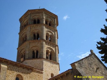 Anzy-le-Duc - Le clocher du prieuré