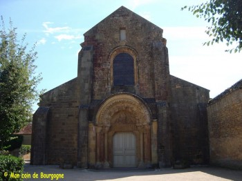 Anzy-le-Duc - façade du prieuré