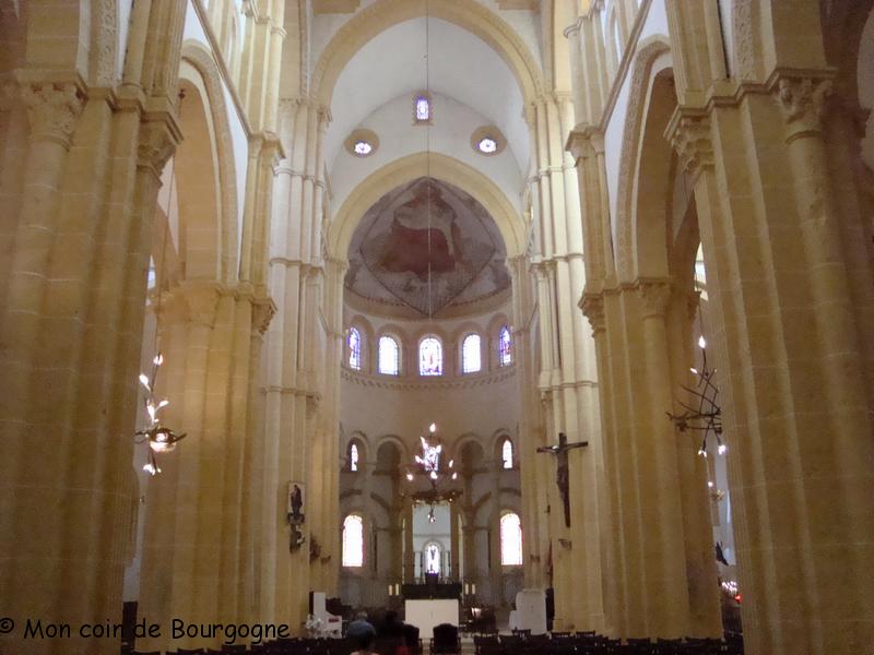 Paray le Monial - intérieur de la basilique