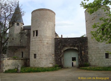 Germolles - porche d'entrée