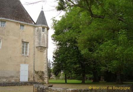 Germolles - vue arrière du château 2