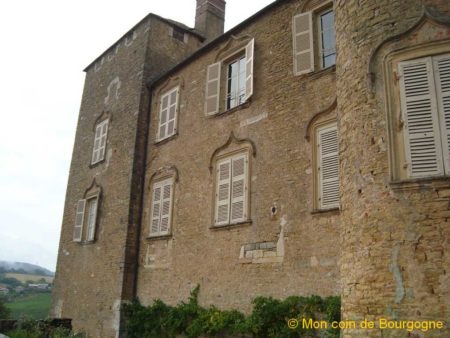 Façade arrière du château de Berzé