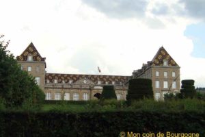 Lycée militaire d'Autun (toiture en tuiles vernissées)