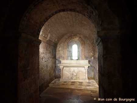 Tournus - Crypte - Tombeau de St Valérien