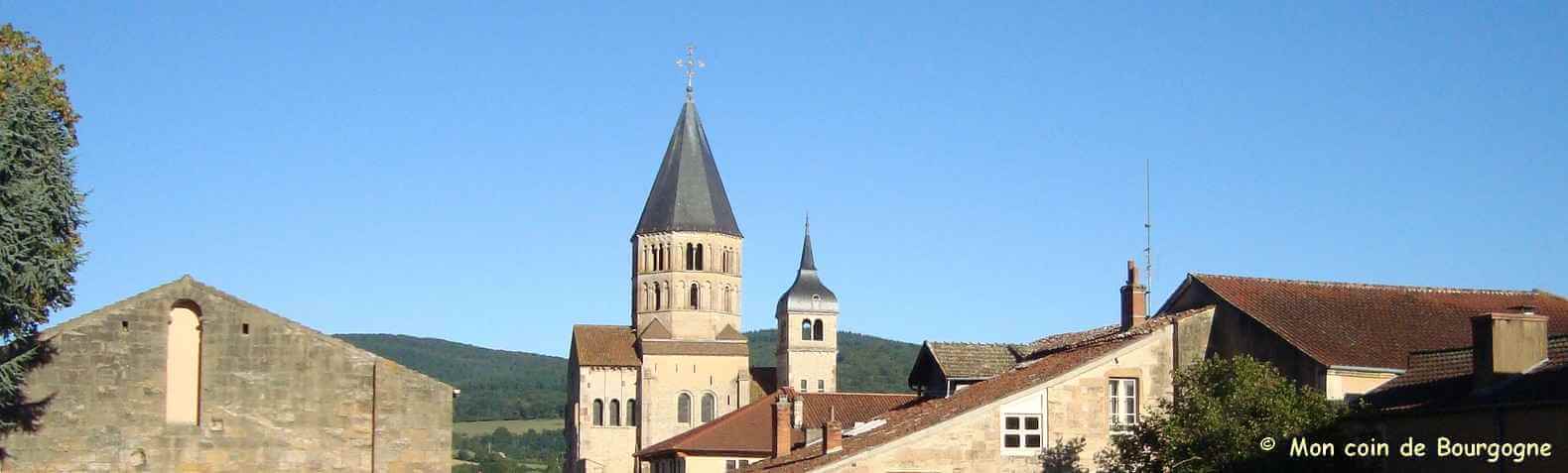 Vue panoramique sur les clochers de Cluny